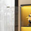 Vitrine d'angle avec portes vitrées, vitrine en verre avec lumières à DEL pour objets de collection, tablettes de rangement pour le salon, noir