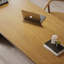 Bureau de direction rectangulaire en bois massif brun clair avec tiroirs-1322208654-1322208641