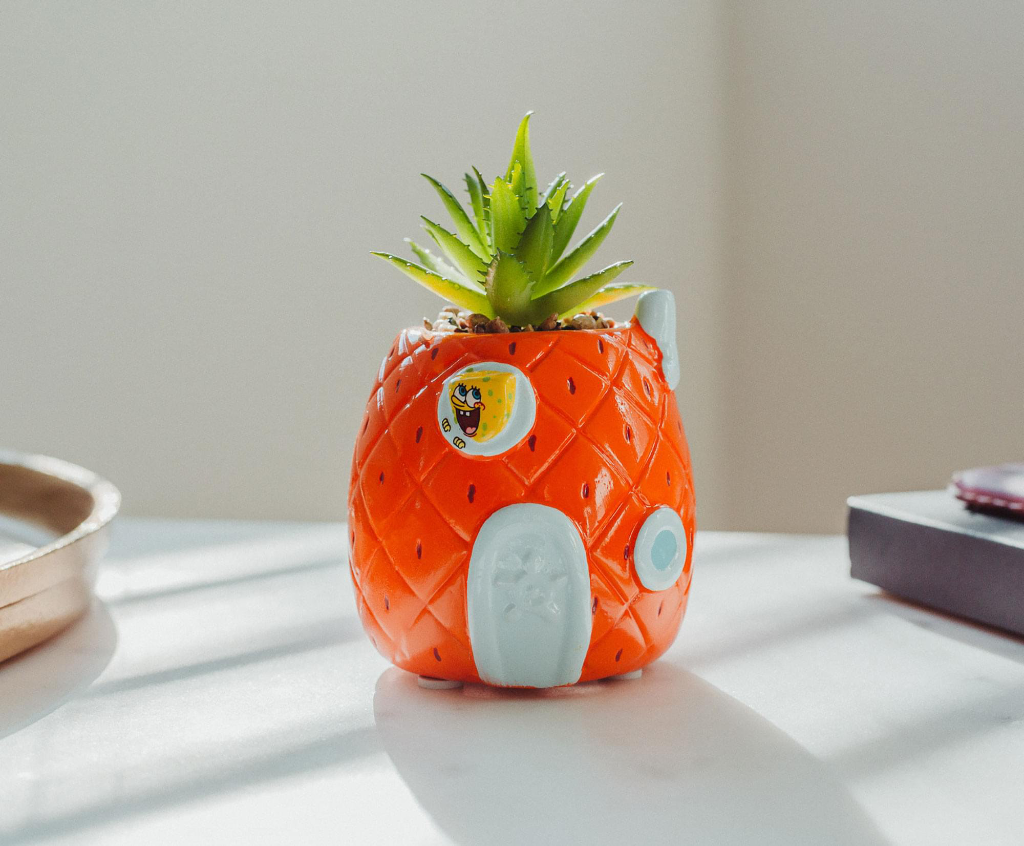 Silver Buffalo Spongebob Pineapple House 4 5 X 3 Inch Ceramic Planter 