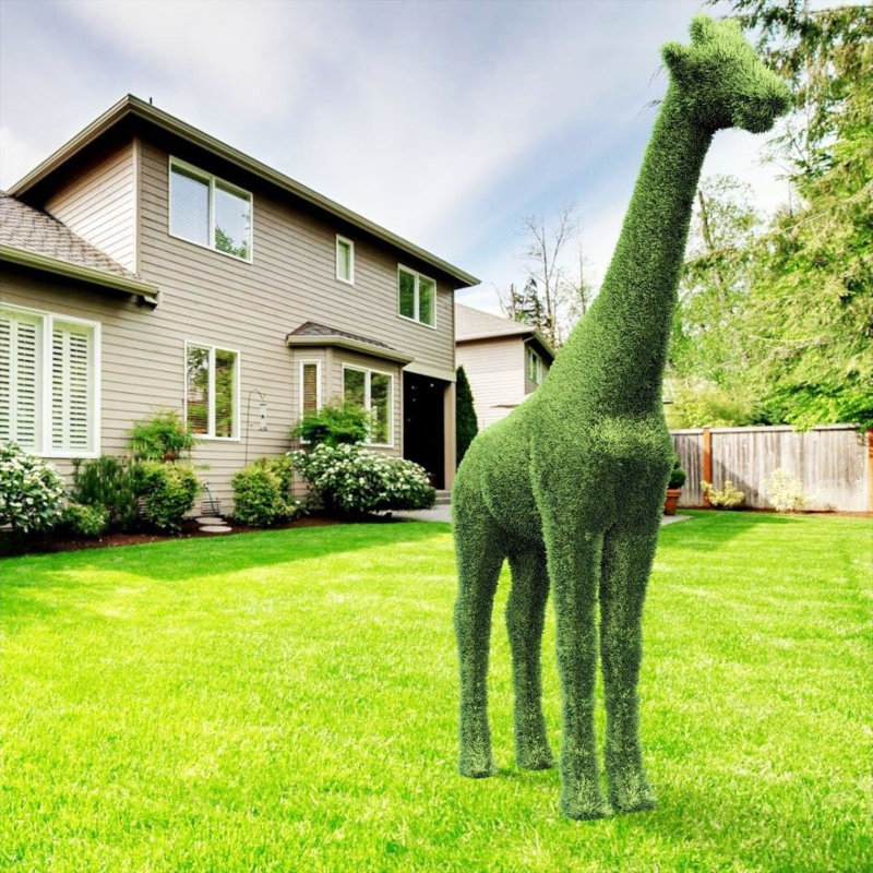 Topiaire de girafe en plein air