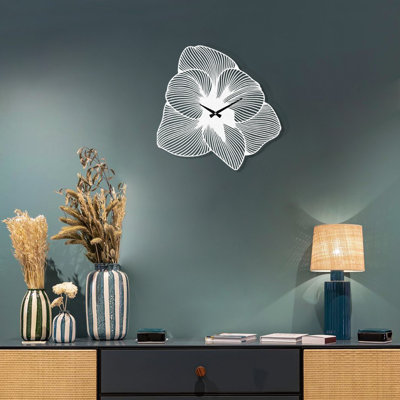 Horloge murale élégante en métal, finition blanche, 27,6 po x 27,6 po | Fabrication 100% métal, épaisseur: 0,06 po | Léger à 3,7 lb, décoration élégante pour le salon et les bureaux