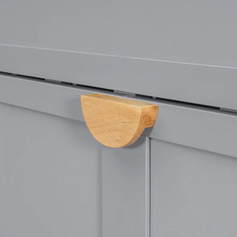 Le lit escamotable gris avec armoire de rangement intégrée se transforme parfaitement pour un rangement facile, la solution parfaite pour les espaces de vie compacts.