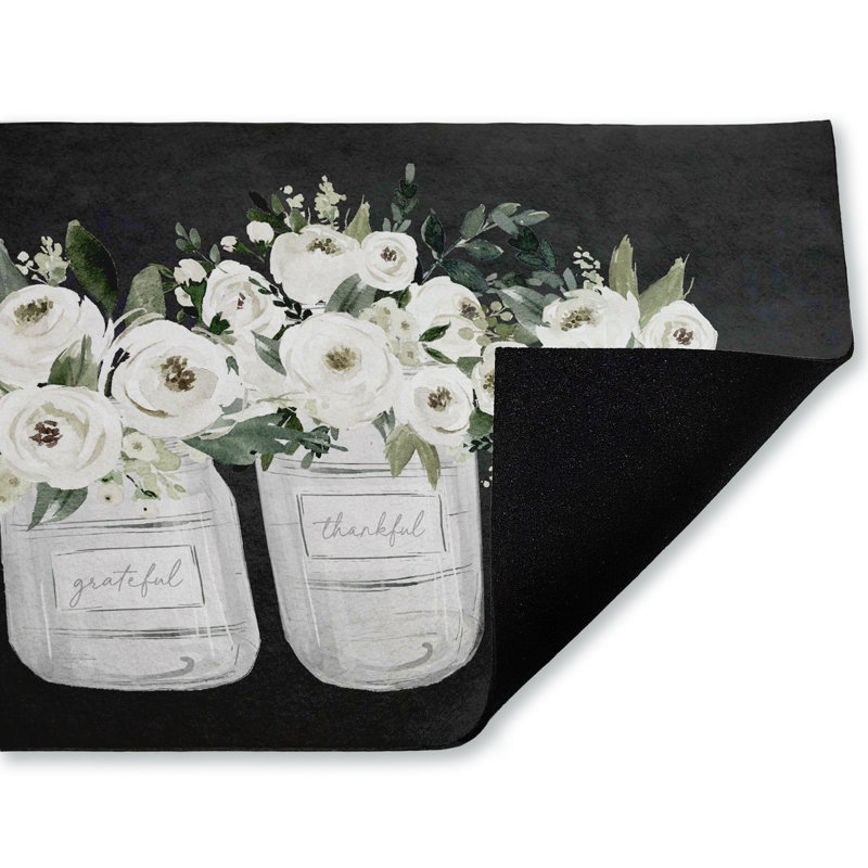Tapis de porte d'extérieur imprimé White Roses in Country Jars, par Lettred and Lined, 18 po x 30 po