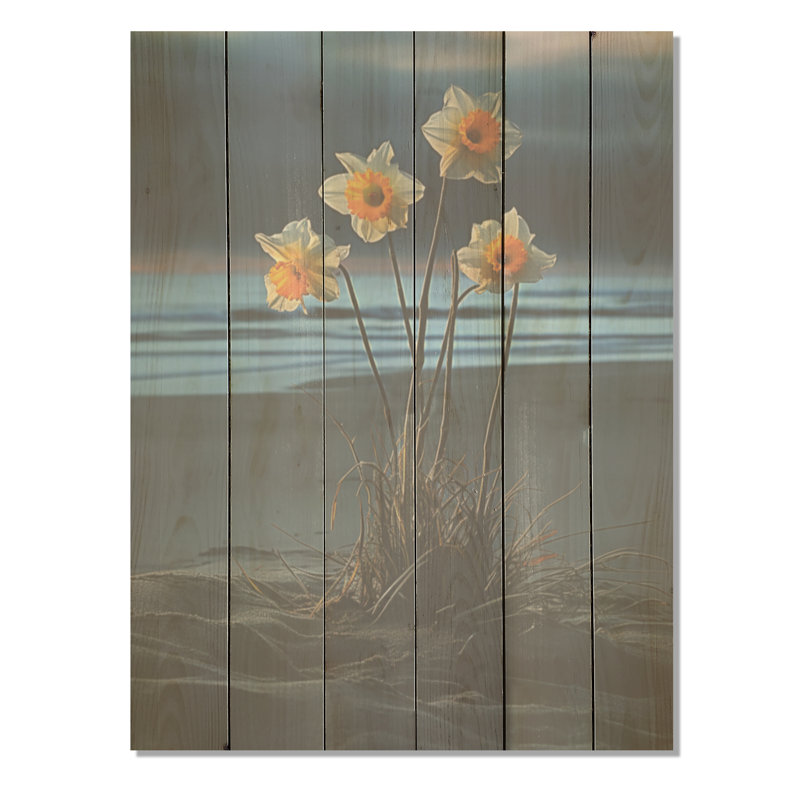 Jonquilles en fleurs sur la plage - Art mural en bois jonquilles sur bois de pin naturel, H 32 po x l 24 po