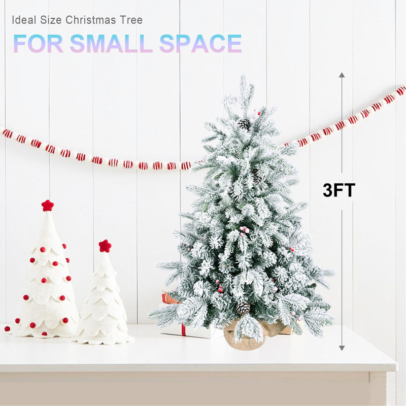 Arbre de Noël enneigé 3 pi avec 355 pointes, pe / branches enneigées, pin et baies pour le décor de la fenêtre des fêtes, scène de neige réaliste, 14, stabilité de base en toile de jute rouge et rustique