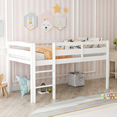 Lit mezzanine en bois minimaliste avec échelle