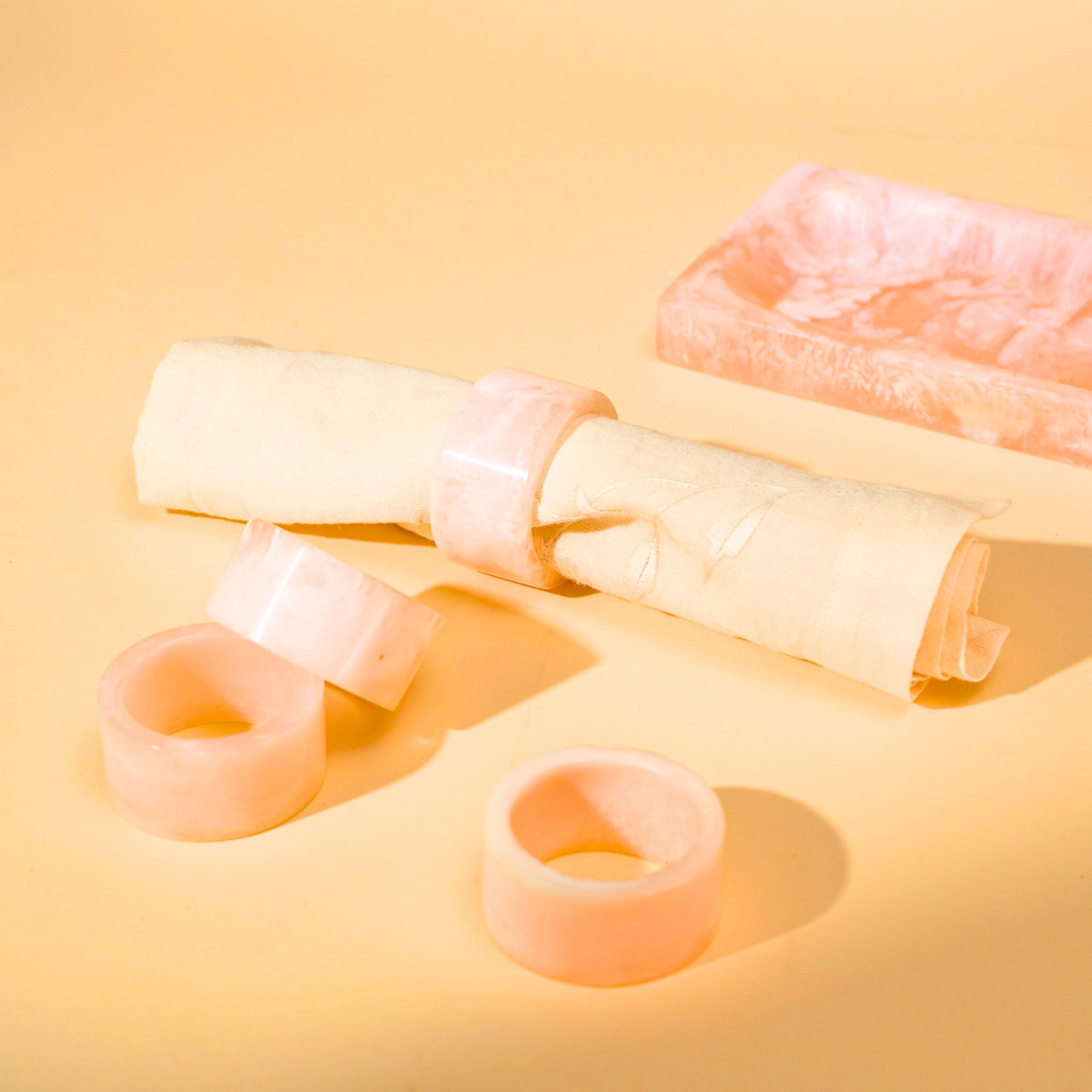 Lucente Tortoise Shell Resin Napkin Ring Set, Pink