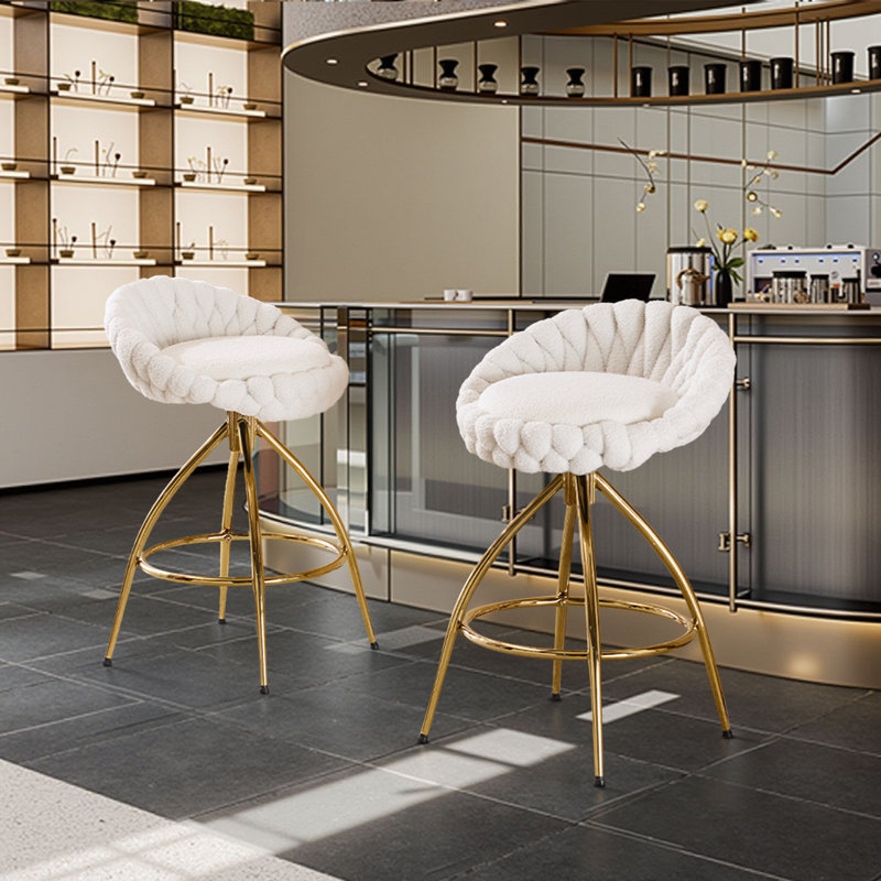 Ensemble de 2 tabourets de bar pivotants blancs avec molleton et pattes en fer doré