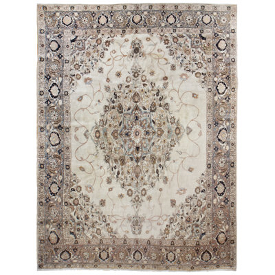 Tapis unique en laine noué à la main beige et brun de 8 pi 11 po x 12 pi 9 po avant 1900