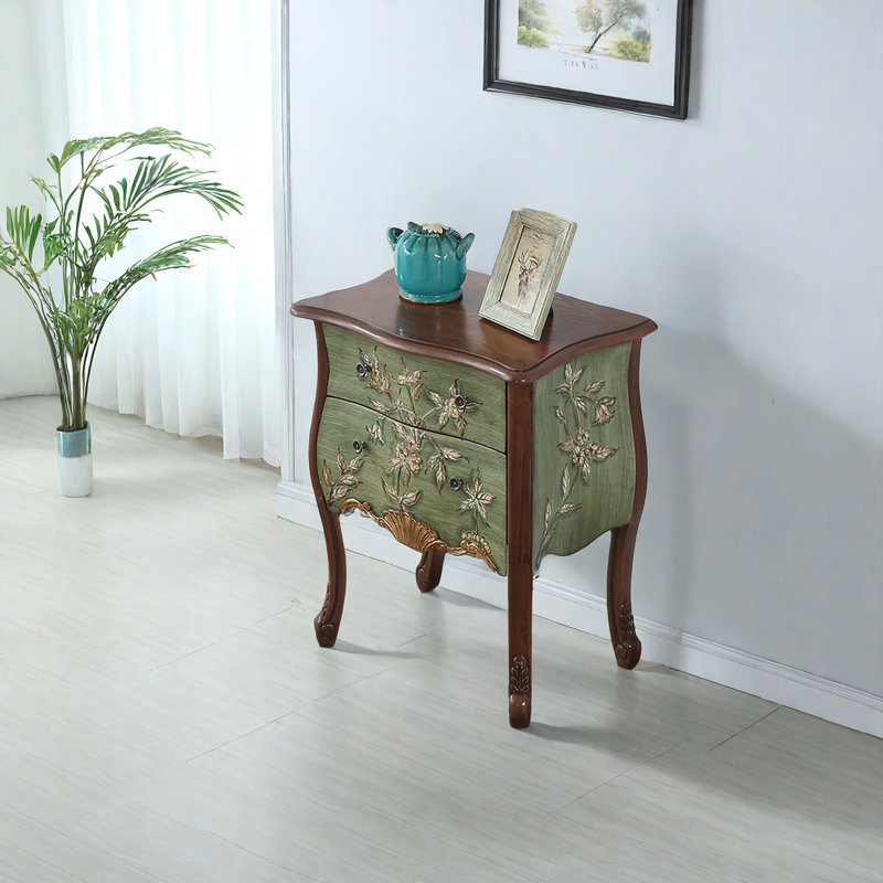 Commode peinte dans le salon.