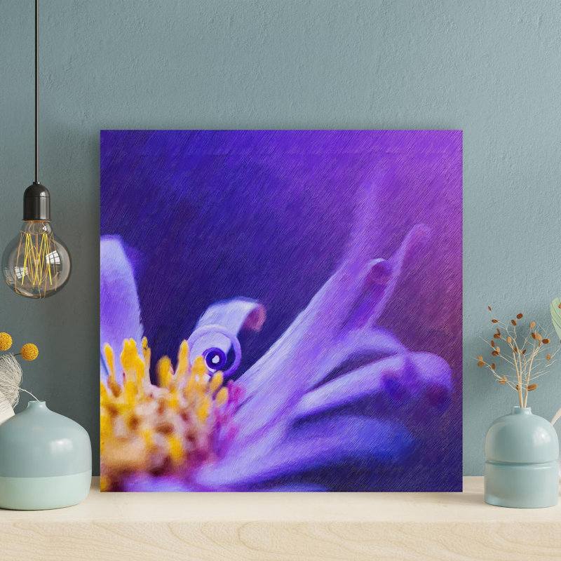 Fleur mauve et jaune avec lentille Macro - 1 pièce, reproduction d'art graphique sur toile tendue, H 12 po x l 12 po