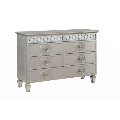 Lusia Dresser
