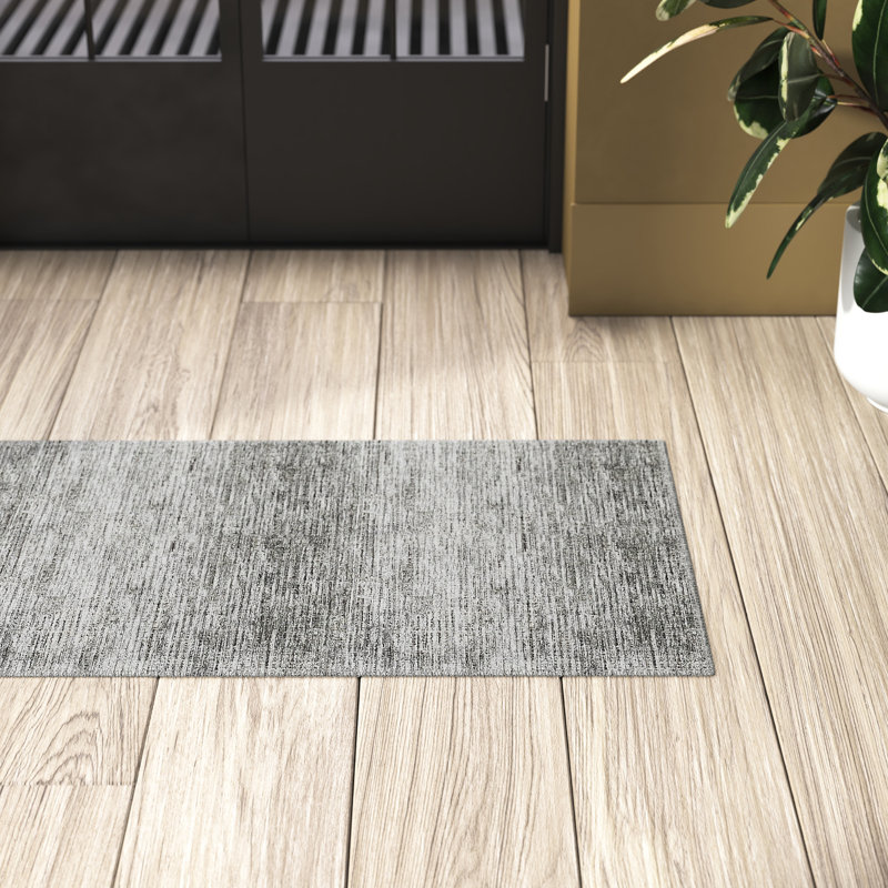 Tapis gris en polyester tissé à la machine Eichelberger Nailwell, Tapis de couloir 2 pi 3 po x 7 pi 6 po