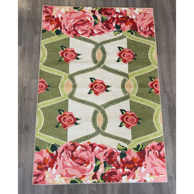 Tapis à motif de roses à motif vert Greenet, Rectangle 4 pi 11 po x 7 pi 6 po