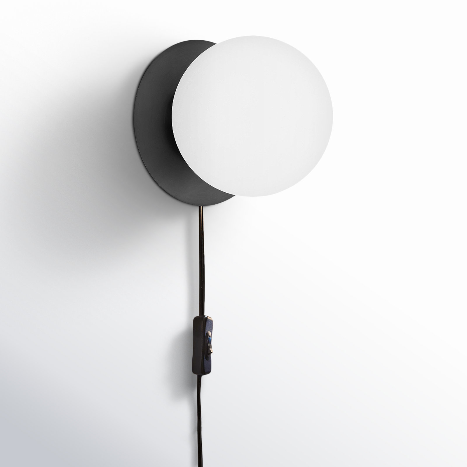 Exie Single Light Dimmable Plug-in Wallchiere