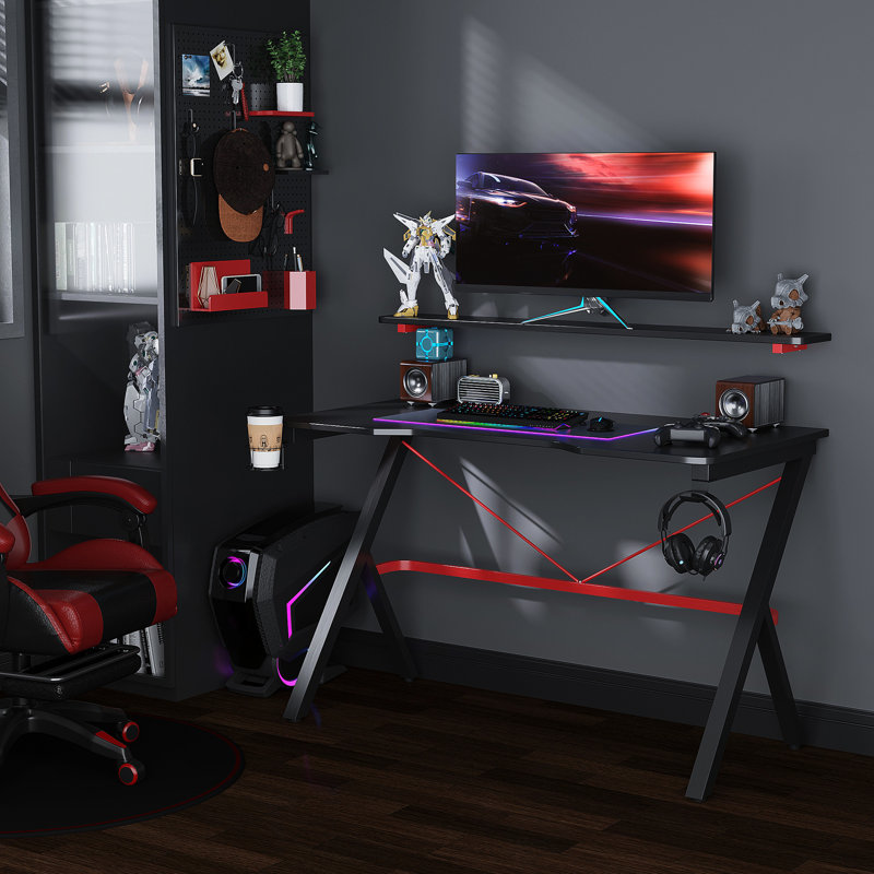 Bureau de jeu de 47 pouces, double plateau avec finition imitation fibre de carbone, stable et robuste, porte-gobelet rotatif et crochet pour casque audio pour un espace de travail optimisé - Double plateau pour un rangement impeccable, noir