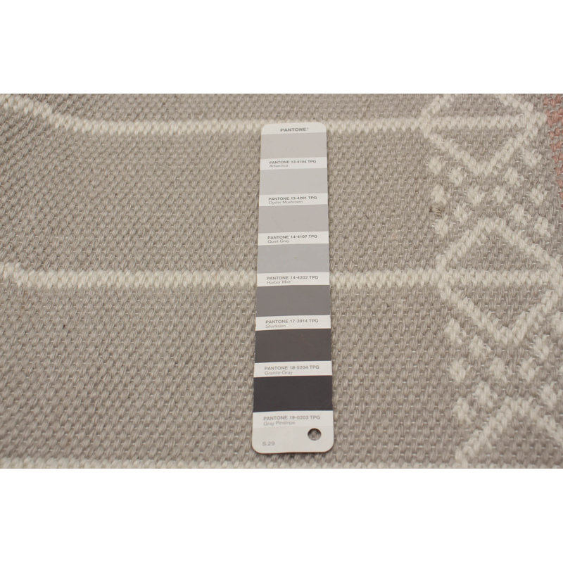 Tapis gris / blanc rayé en laine tissé à plat à la main à motif rectangulaire 5 pi x 7 pi 9 po Bruce-Eshun