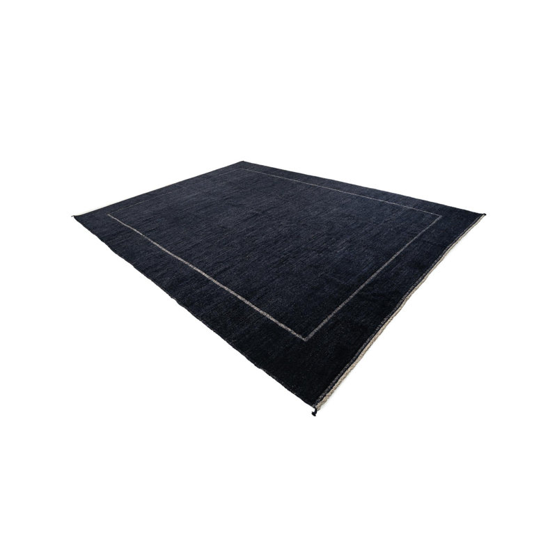 Tapis noir Kalmanovitz