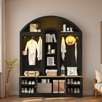 Arbre d'entrée multifonctionnel avec tablettes ouvertes, armoires de rangement, étagères à chaussures, crochets en métal et bandes lumineuses à DEL