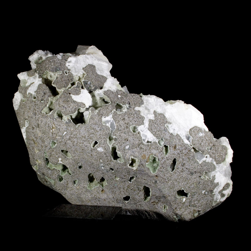 Gyrolite de Philomenia avec apophyllite sur basalte