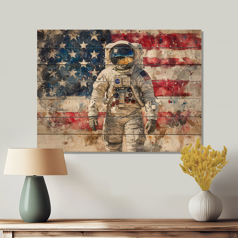 Premier astronaute sur la lune avec le drapeau américain II - Art mural en bois des États-Unis - sur bois de pin naturel