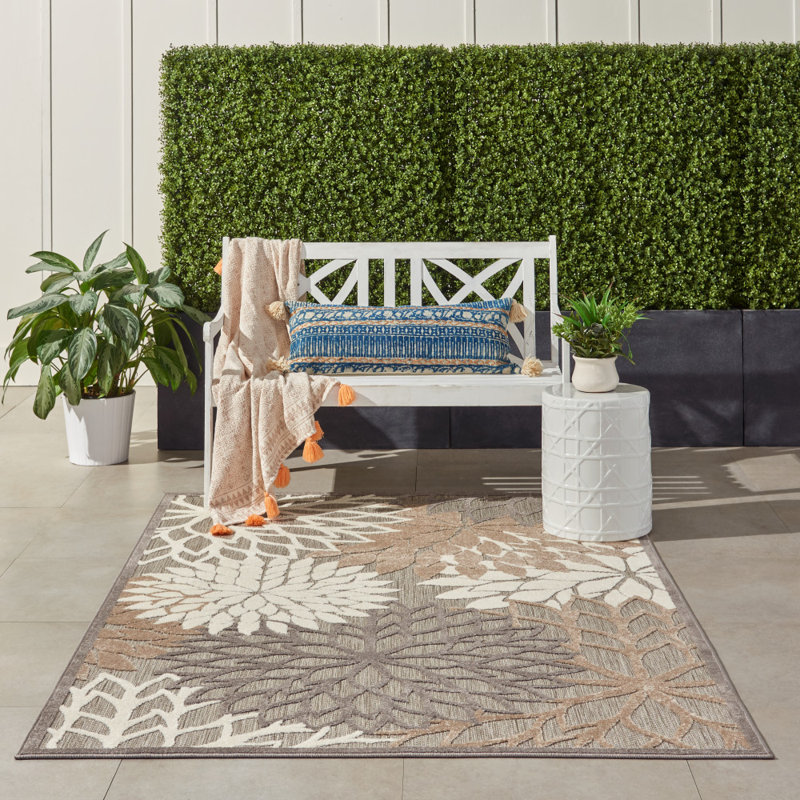 Gean Floral Natural Indoor / Outdoor Area Rug, Rectangle 5'3" x 7'5"
