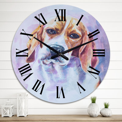 Portrait d'un chien beagle sur fond blanc - horloge murale traditionnelle