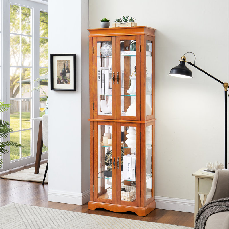 Vitrine de cuisine avec lueur radieuse et intérieur sophistiqué au design raffiné