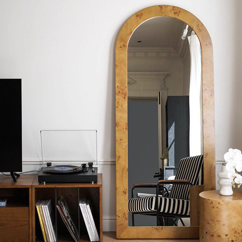 Fenêtre
 Miroirs pleine grandeur en bois manufacturé