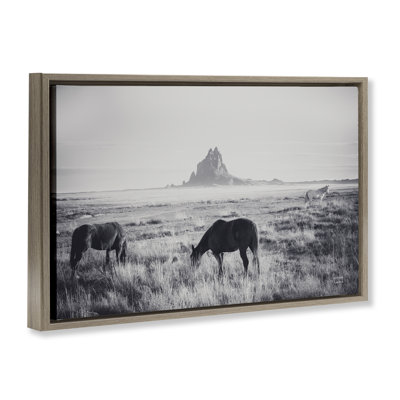 «Western Range with Horses», art mural sur toile flottante, conception par Nathan Larson
