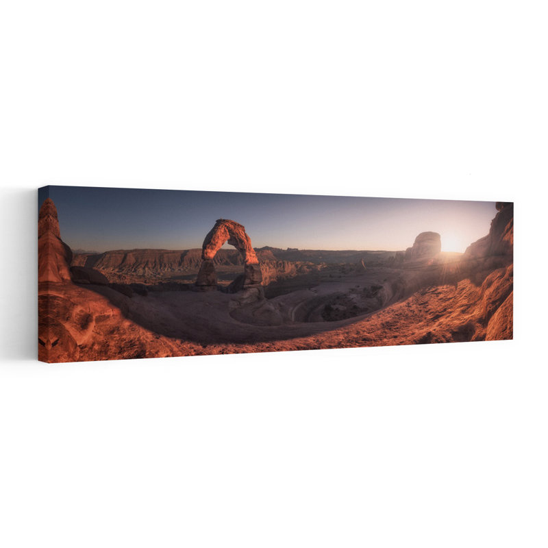 «Delicate Arch Sunset», art contemporain délicat, paysage contemporain, 36" H x 12" W