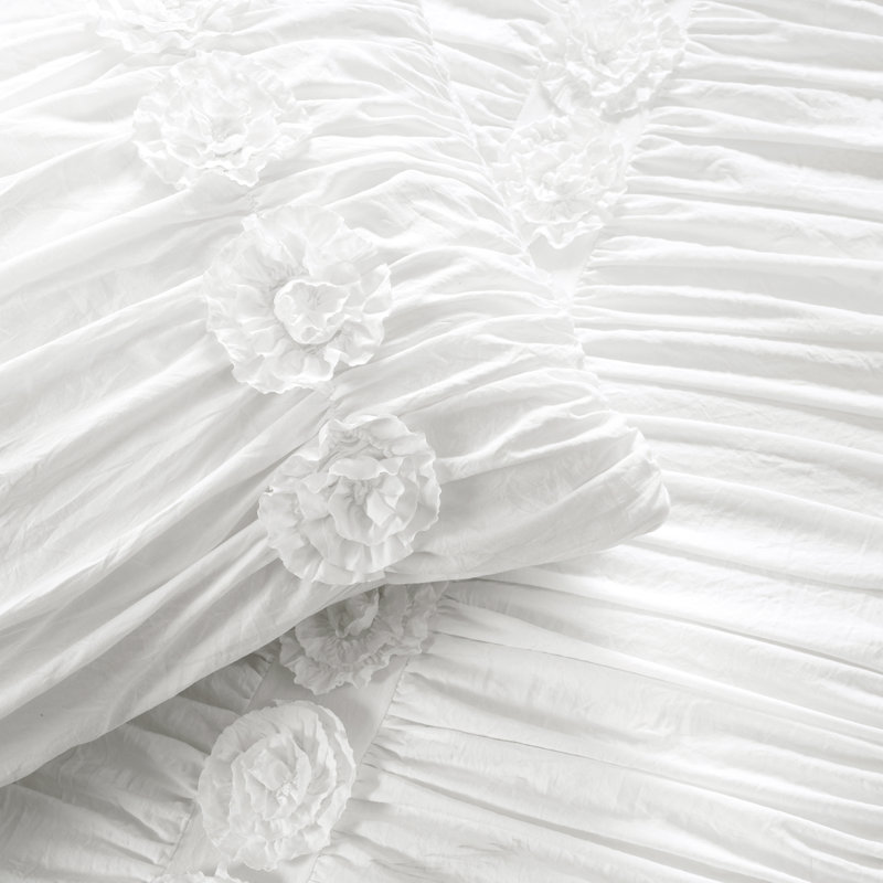 Lush Decor Darla Comforter Set, King Comforter + 2 Shams, White