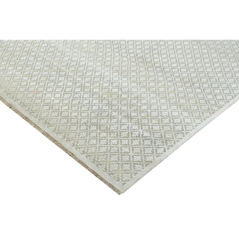 High-Quality Hand-Knotted Ivory And Silver Area Rug, Rectangle 6' x 9'