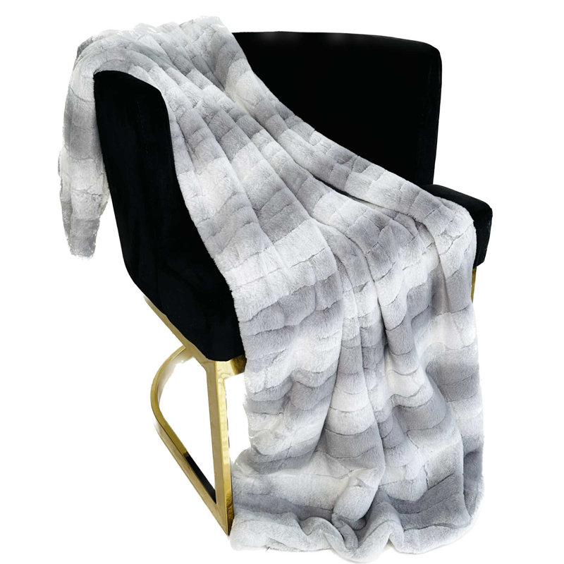 Couverture en fausse fourrure Furever, L 80 po x L 110 po, Gris / Argent