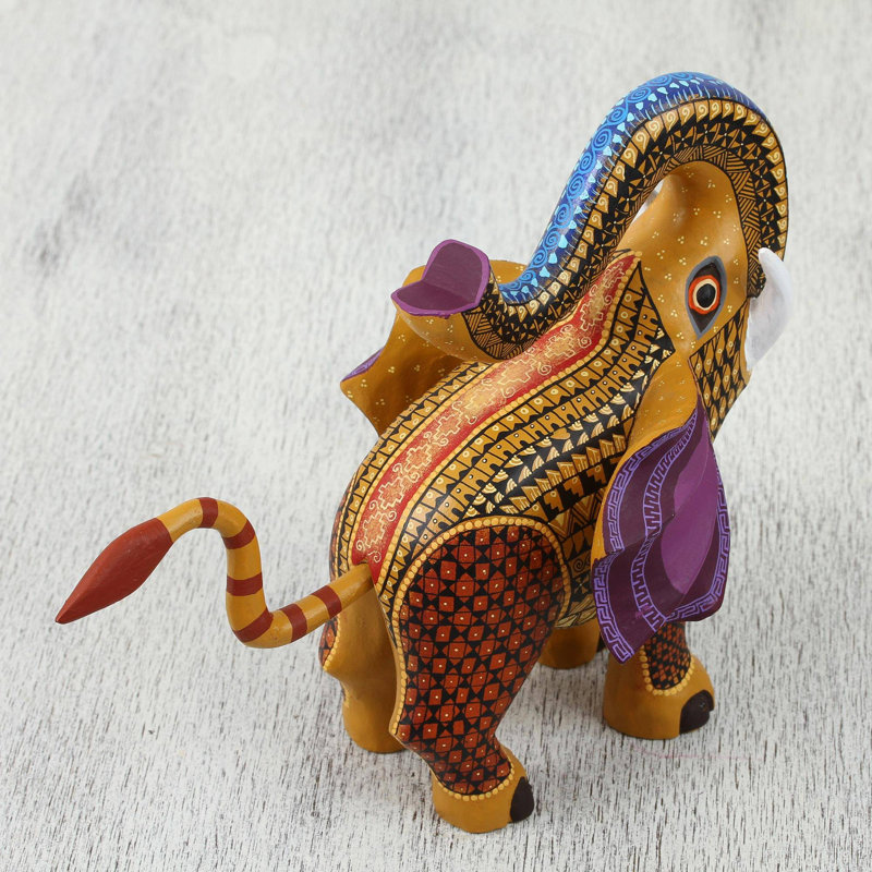 Figurine éléphant en bois d’éléphant de Bungalow Rose Fantasy