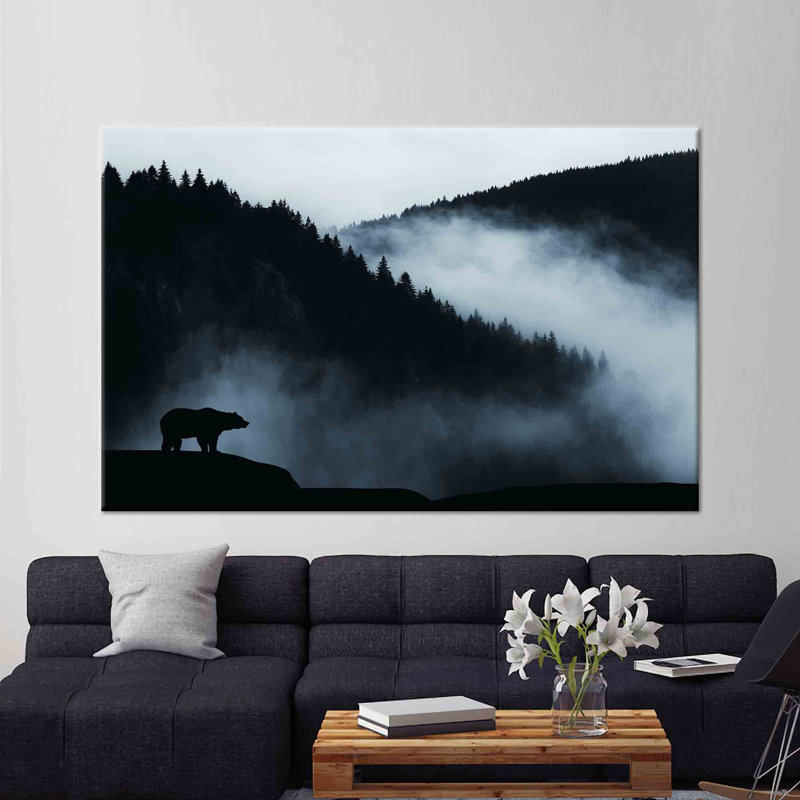Superbe silhouette d'ours au milieu d'un paysage sauvage capturé sur une toile de style loft campagnard, H 24 po x l 35 po