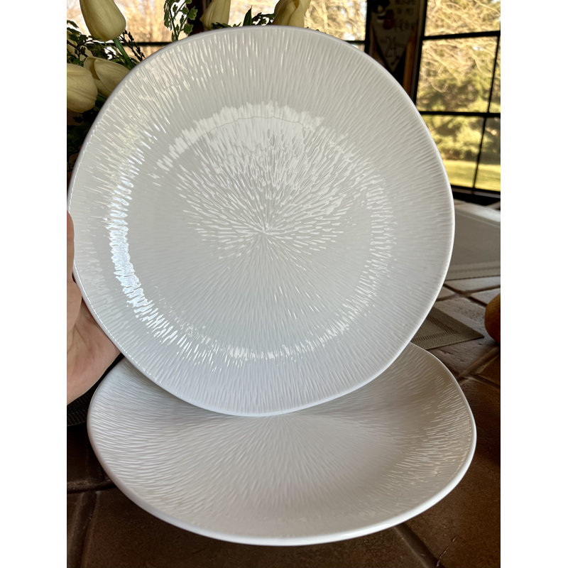 Assiette plate en porcelaine blanche