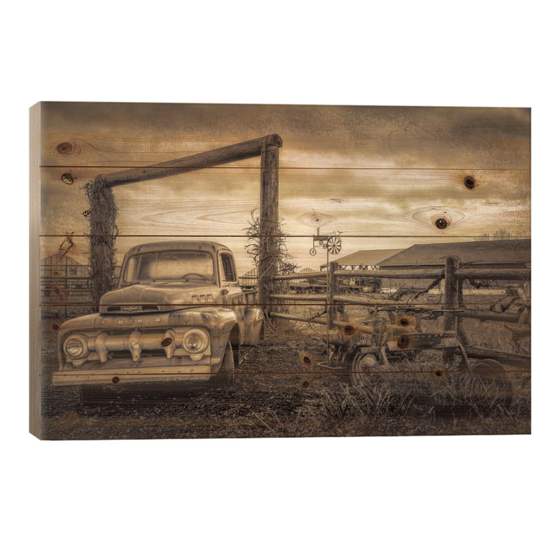 «Old Ford at the Farm» par Don Schwartz - Estampe numérique sur toile tendue avec châssis, H 26 po x l 40 po x P 1,5 po, Bois