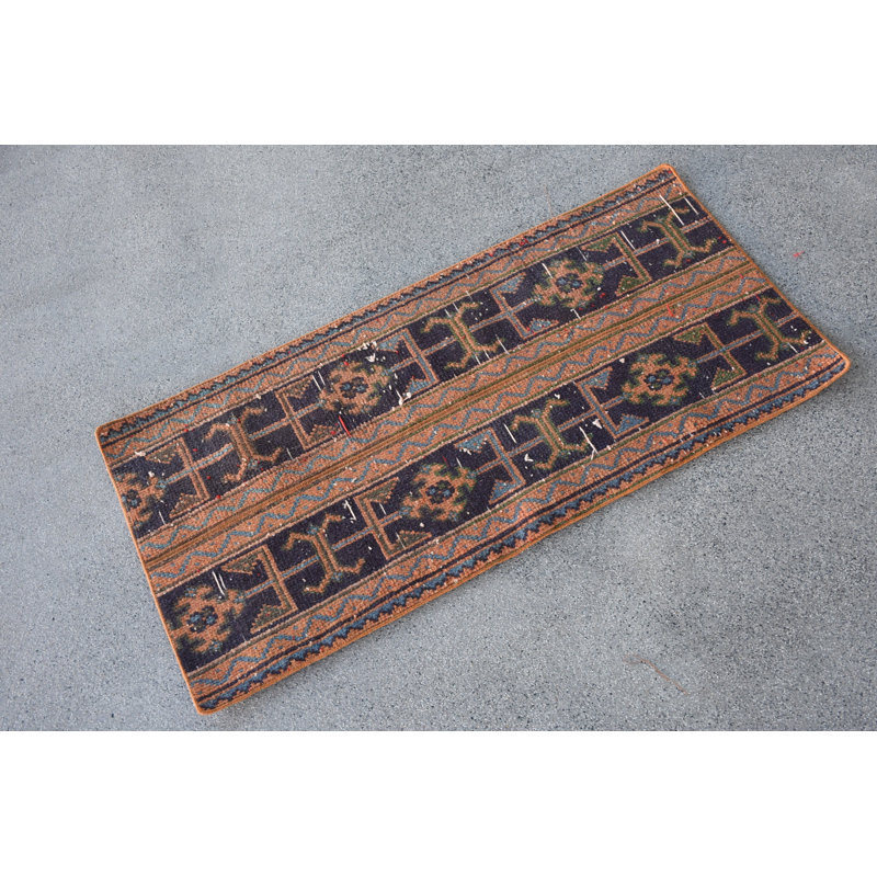 Tapis classique en laine brun 20,1 x 43,3 po Classic