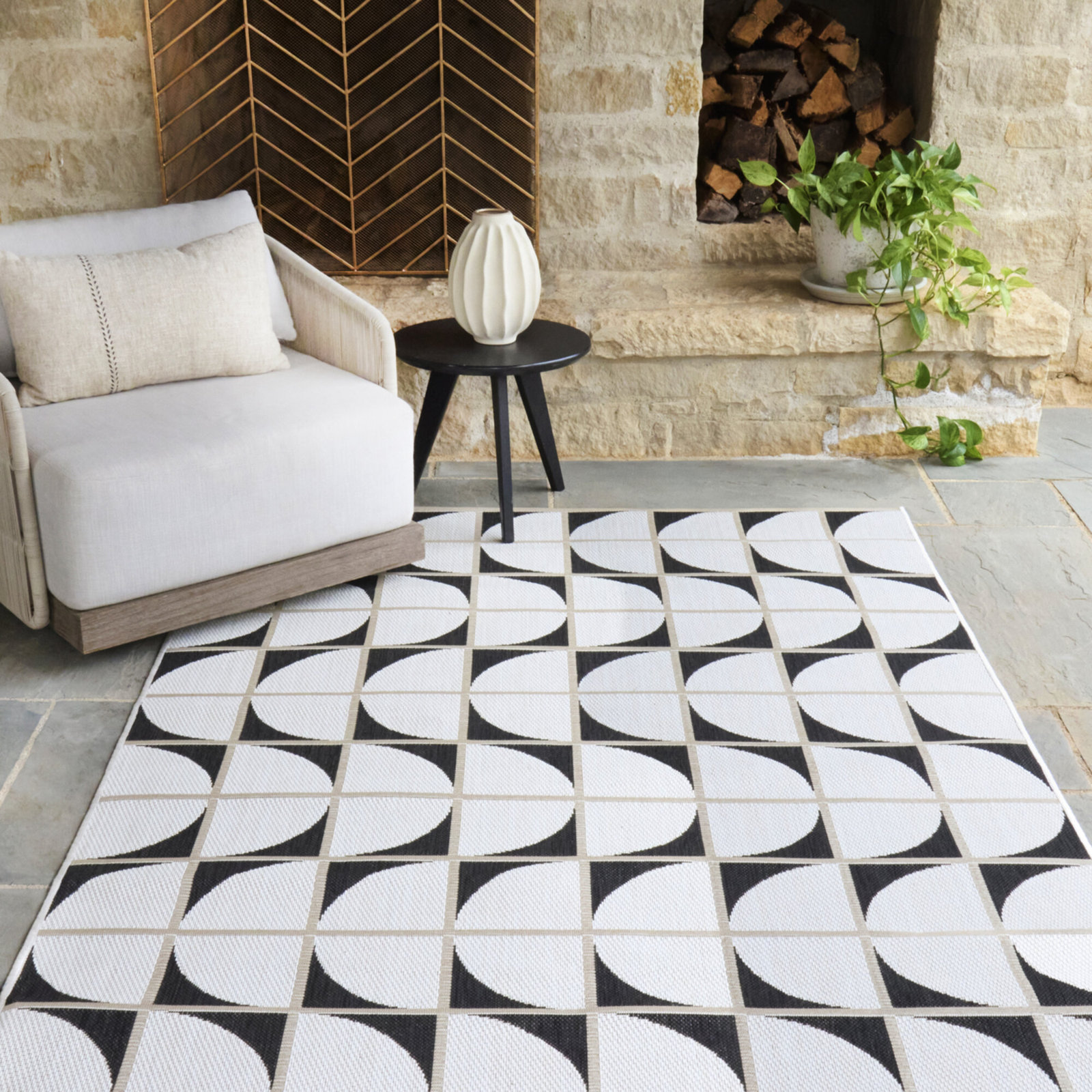 Charcoal Indoor/Outdoor Rug, Rectangle 7'10" x 10'