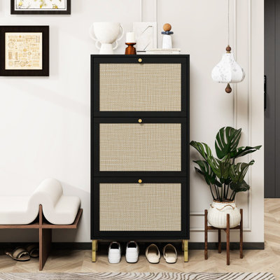 Armoire à chaussures 3 portes, autoportante pour le vestibule, capacité de charge de 44 lb, poignée en or, double tablette, base en métal avec patins, noir, panneau de particules, armoire facile à assembler et à utiliser