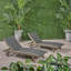 Chaise longue avec plateau coulissant pour patio