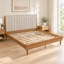 Structure de lit très grand en bois avec tête de lit rembourrée et support renforcé