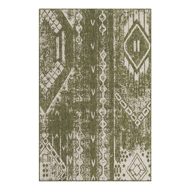 Braeleigh Geometric Machine Woven Polypropylene Indoor / Outdoor Area Rug in Green/Ivory