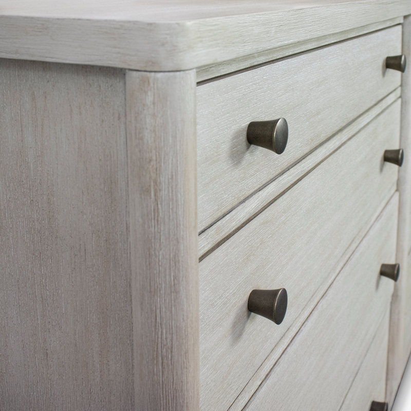 Commode double en bois manufacturé et solide de 70 po de largeur avec poignées en métal Shannen