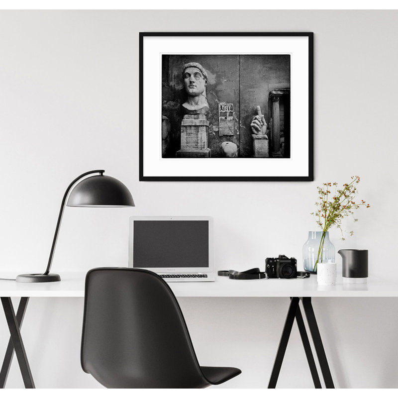 Remnants - Photographie encadrée sur papier, H 29,5 po x l 35,5 po, Cadre noir