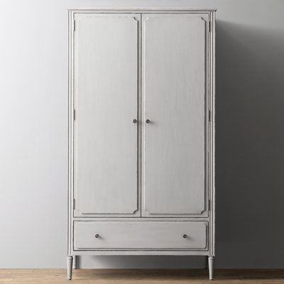 Petite armoire en chêne de style français