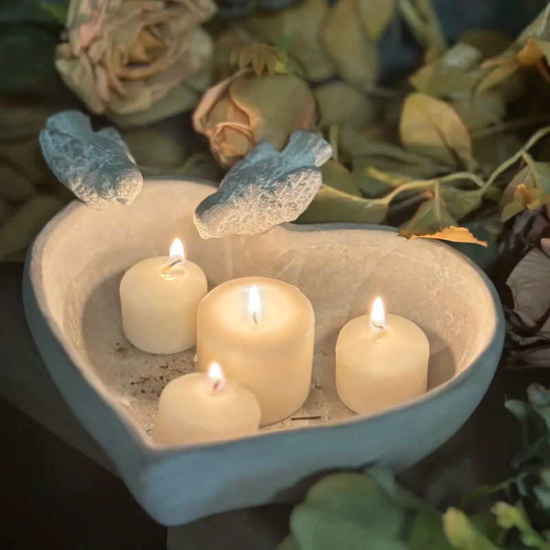 Jardinière en ciment avec accents d'oiseaux amovibles