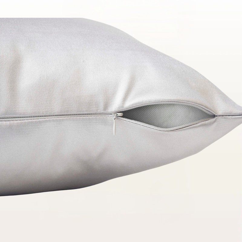 Coussin décoratif carré en tissu satiné argenté 2 pièces Asta, H 17,75 po x l 17,75 po x P 5,83 po
