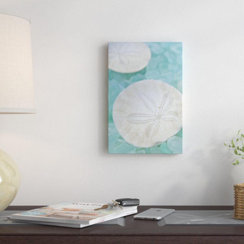 Seaglass 3, reproduction de photo sur toile tendue, H 24 po x l 16 po x P 1 po, Papier beaux-arts encadré noir, Blanc